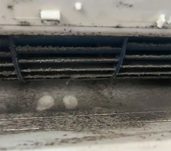 蒙城空调吹的风有股烧焦味是怎么回事